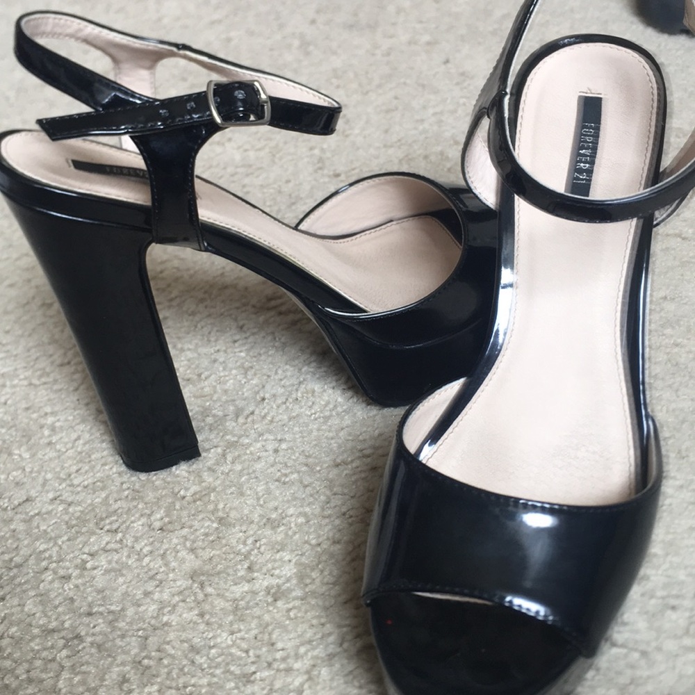 Black heel platforms.